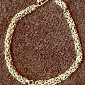 Silver vintage bracelet.